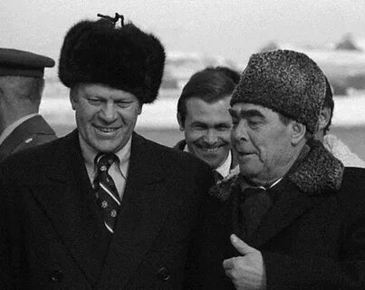 Однажды сталин надев ушанку шубу и валенки