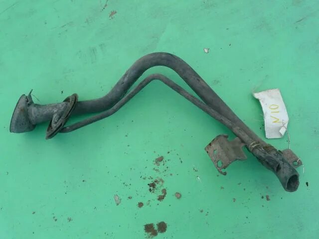 Горловина бака альмера классик. Горловина топливного бака на nissan almera classic (b10) 2006-2013. Горловина топливного бака nissan almera classic. Горловина топливного бака ниссан альмера классик. Топливная горловина ниссан х-трейл т30.