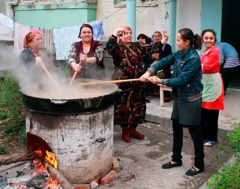 Сумолок что это. Навруз сумаляк. Сумаляк в Узбекистане. Навруз в Узбекистане сумаляк. Сумаляк Суманак.