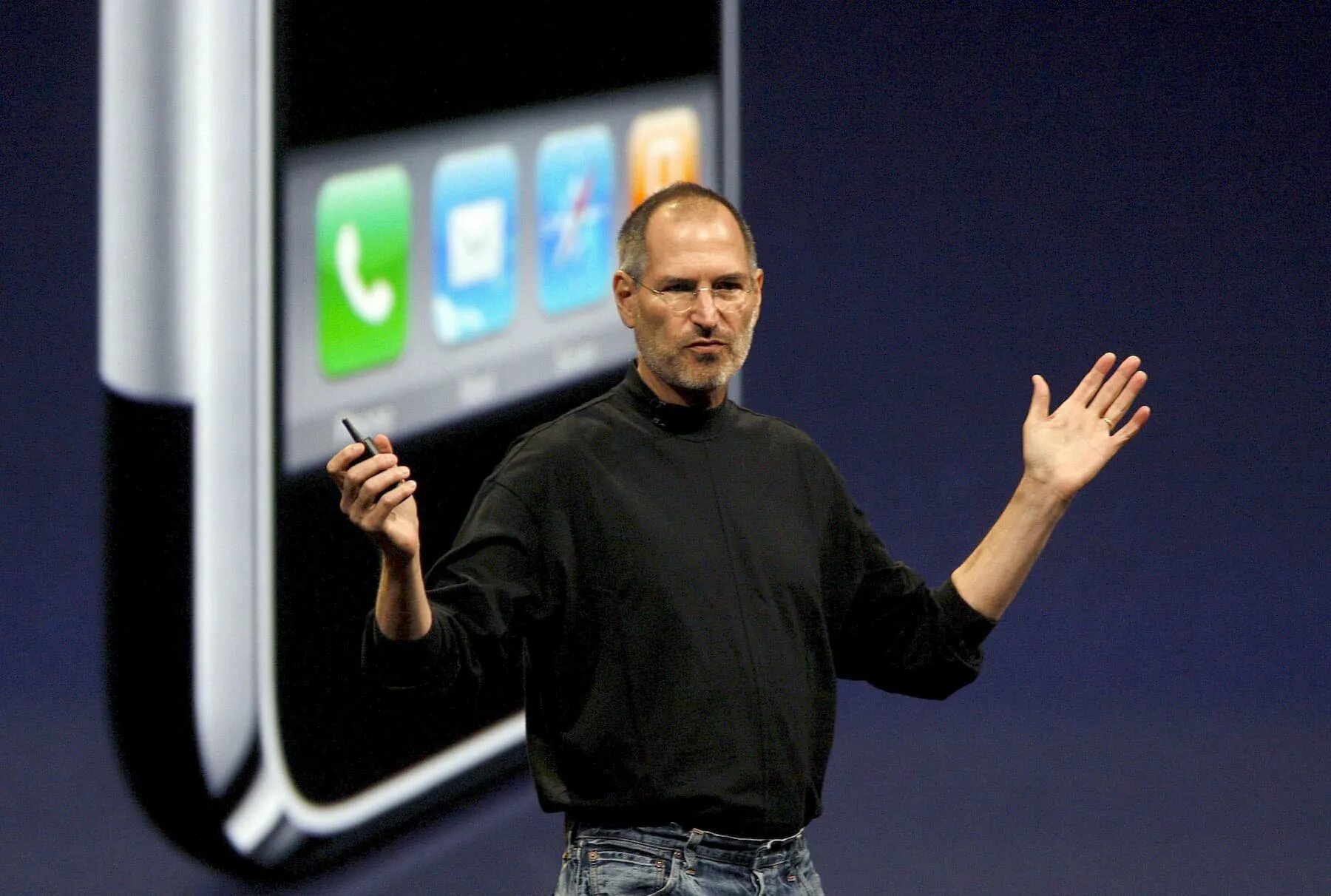 Года выпуска первого iphone. Стив Джобс презентация iphone 2007. Стив Джобс презентация iphone 1. Стив Джобс с айфоном. Стива Джобса Apple.
