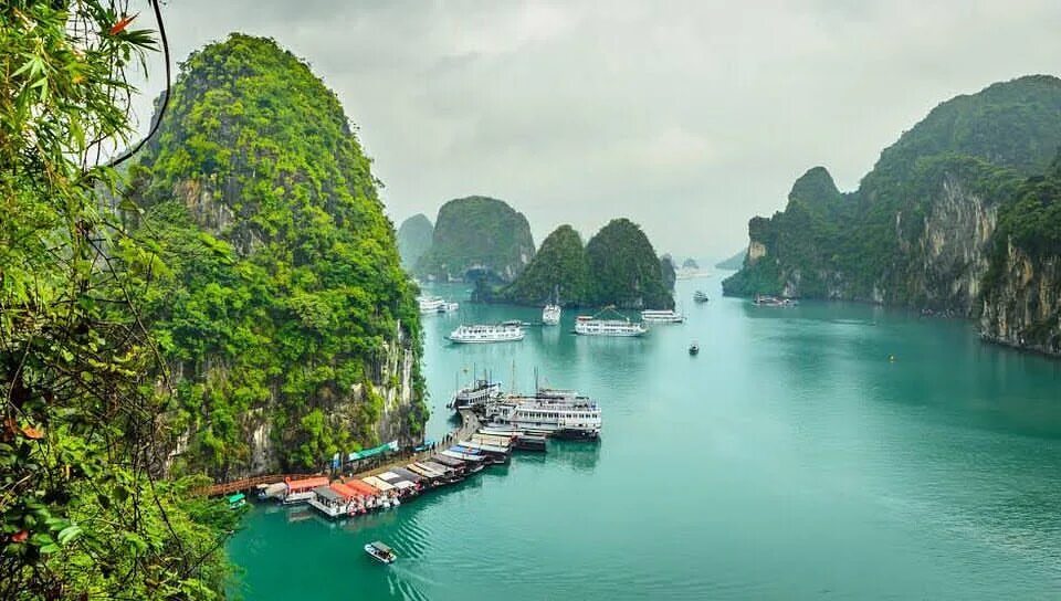 Винь вьетнам. Vinh вьетнам. halong bay остров. город винь вьетнам. вьетнам город в горах.