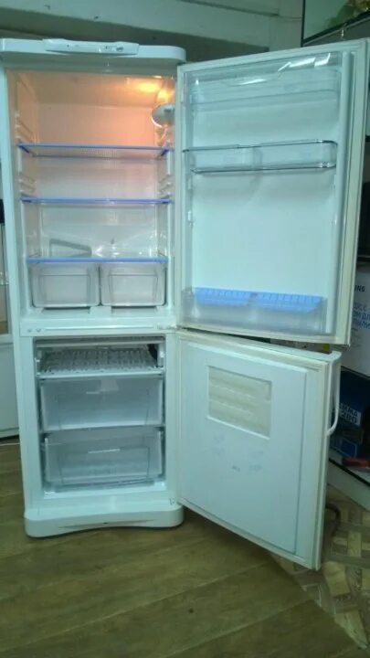 Холодильник индезит двухкамерный модели. Холодильник Индезит двухкамерный. Холодильник Индезит двухкамерный SB 367. Холодильник Индезит х 9754. Холодильник Индезит двухкамерный BH 19505471101.