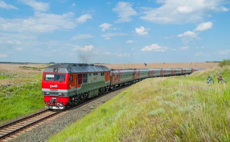 Поезд москва камышин путь. Поезд 379. Поезд москва камышин. Тэп70бс 182. Поезд 379.
