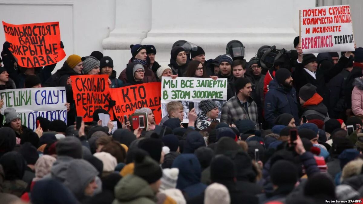 Кемерово митинг. Митинг в Кемерово зимняя вишня. Кемерово зимняя вишня пожар митинг. Тулеев зимняя вишня. Тулеев зимняя вишня митинг.