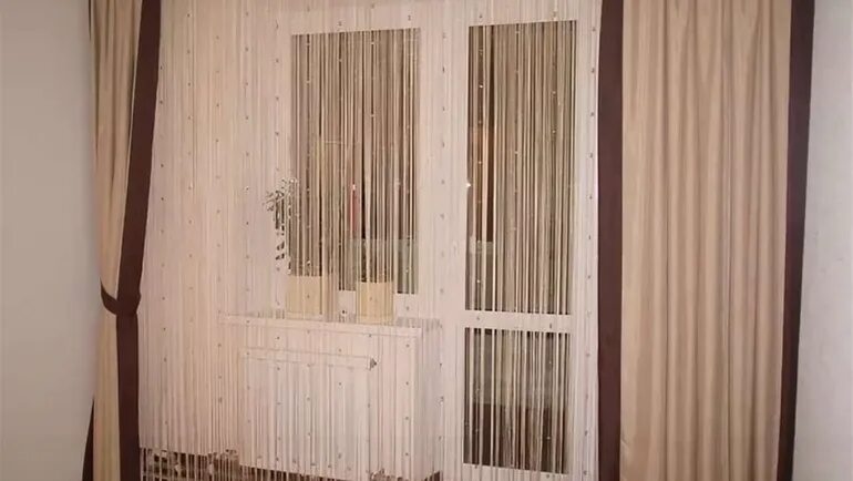 Какую штору на балконную дверь