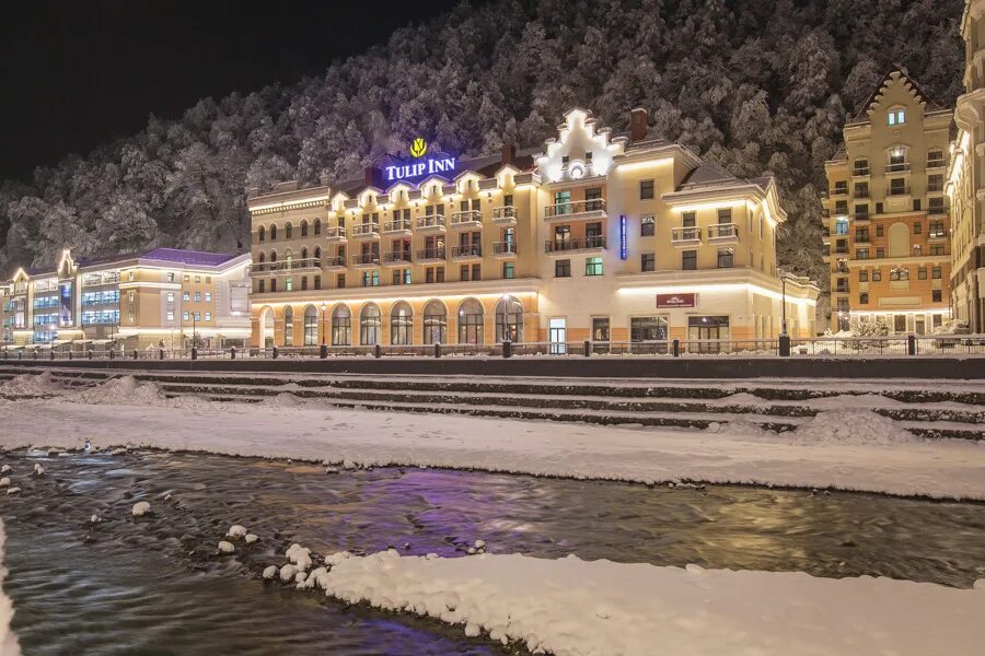 Гостиницы сочи зимой. Сочи красная поляна роза хутор. Отель tulip inn rosa khutor 3*. Сочи красная поляна роза хутор. Сочи красная поляна гранд отель поляна.