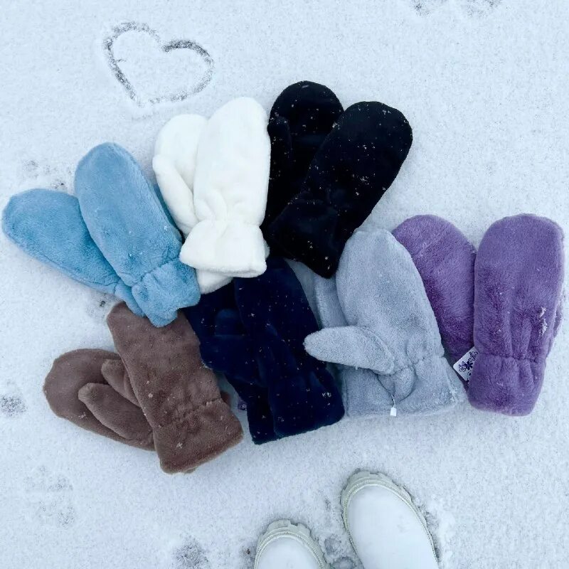 плюшевые варежки.