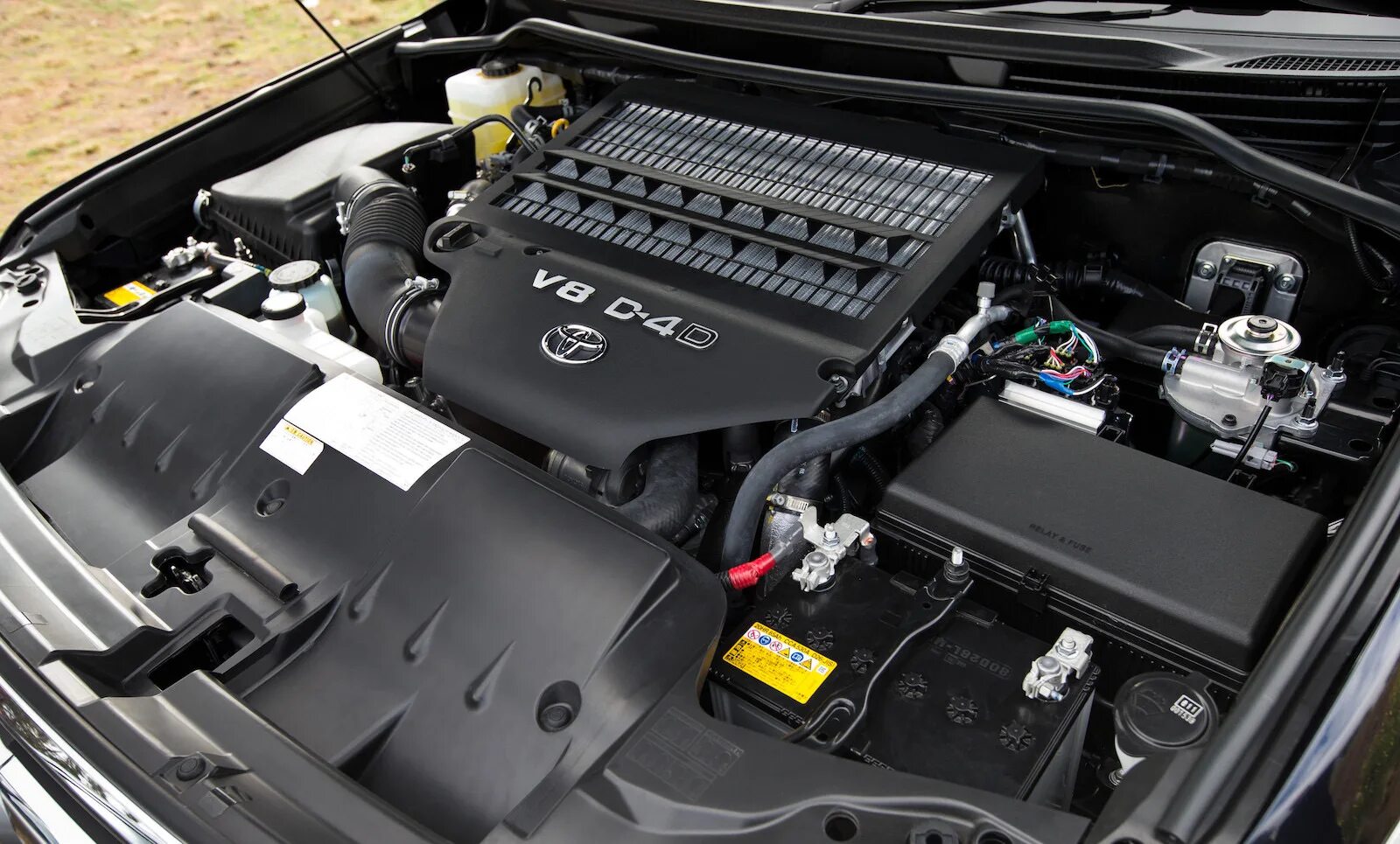 Toyota land cruiser 150 дизель под капотом. Двигатель land cruiser 200 v8. V8 d4d land cruiser. 5. 7 двигатель.