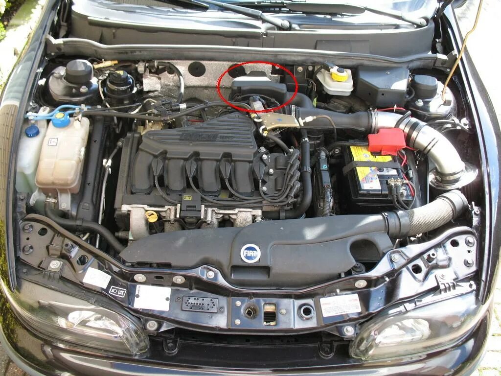 Фиат мареа 2. Fiat marea 1999 мотор. 8 бензин. Фиат соuре 2. Масляный расходомер воздуха фиат брава мареа 1.