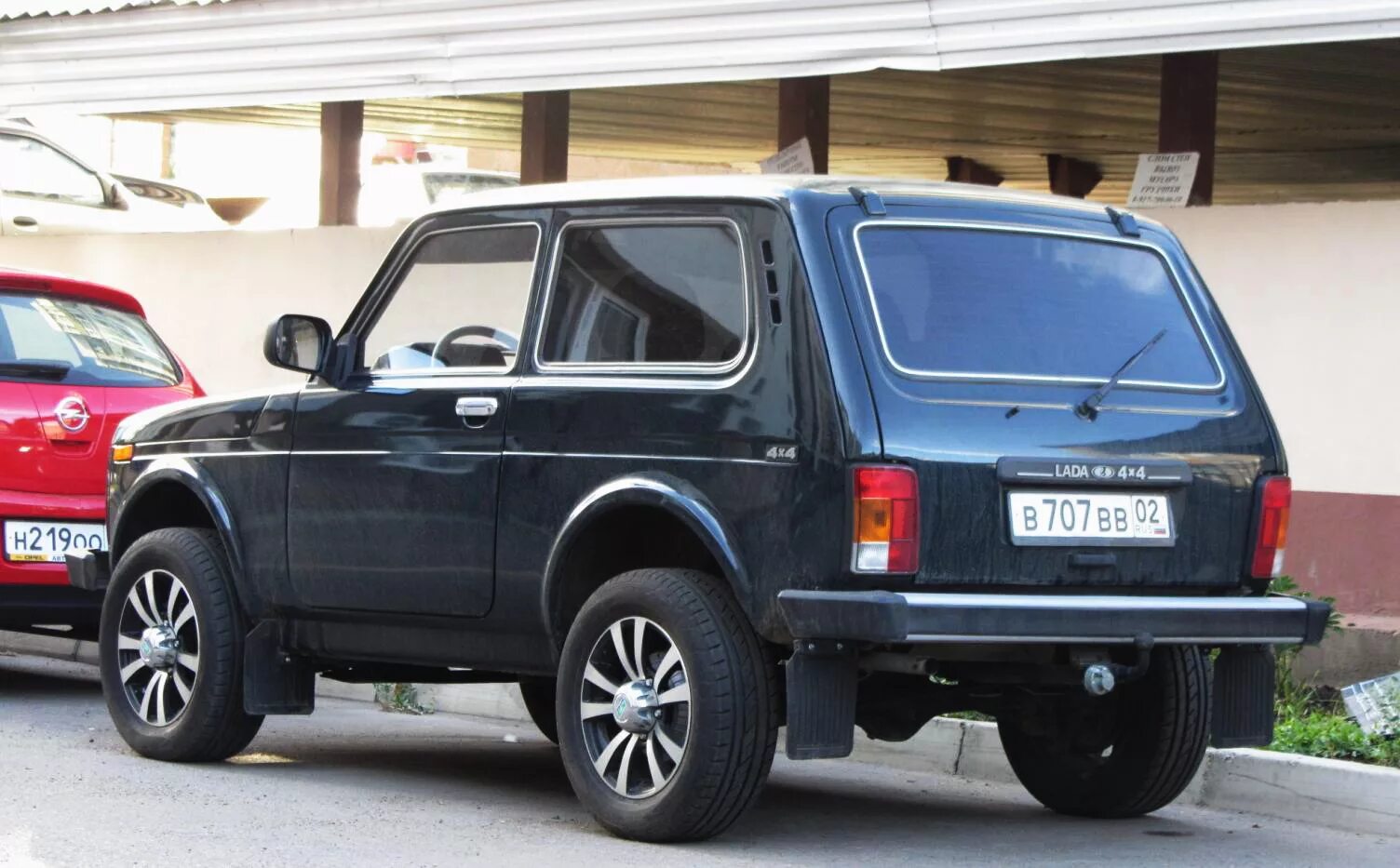 Автомобиль LADA Niva Legend 1 1.7 83 л.с. Механика Ледниковый Urban - купить в М