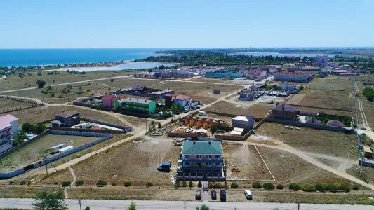 Поселок городского типа заозерное. Пгт заозерное евпатория. заозёрное крым поселок 2025. олимпийская заозерное евпатория крым. отель полина заозерное.