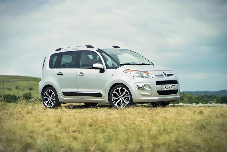 Бензин ситроен с3 пикассо. Citroen c3 picasso 2025. citroen c3 picasso 2014. citroen c3 picasso drive2. ситроен 3 пикассо трекер.