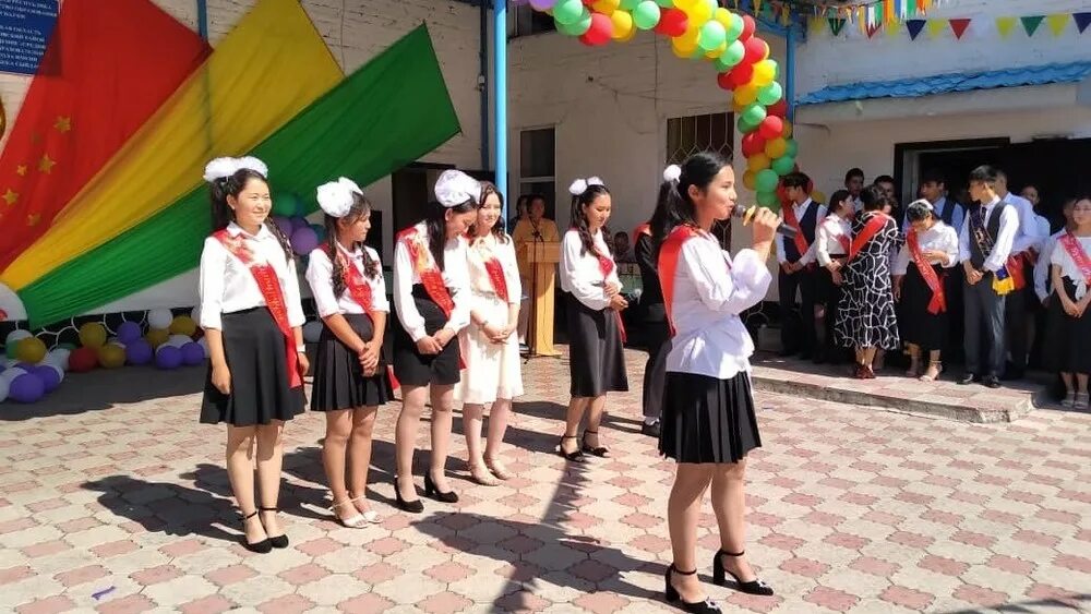 Беловодское киргизия. Село Беловодское Кыргызстан. Кыргызстан село Беловодское Московского района. Кыргызская школа. Кыргызские праздники.