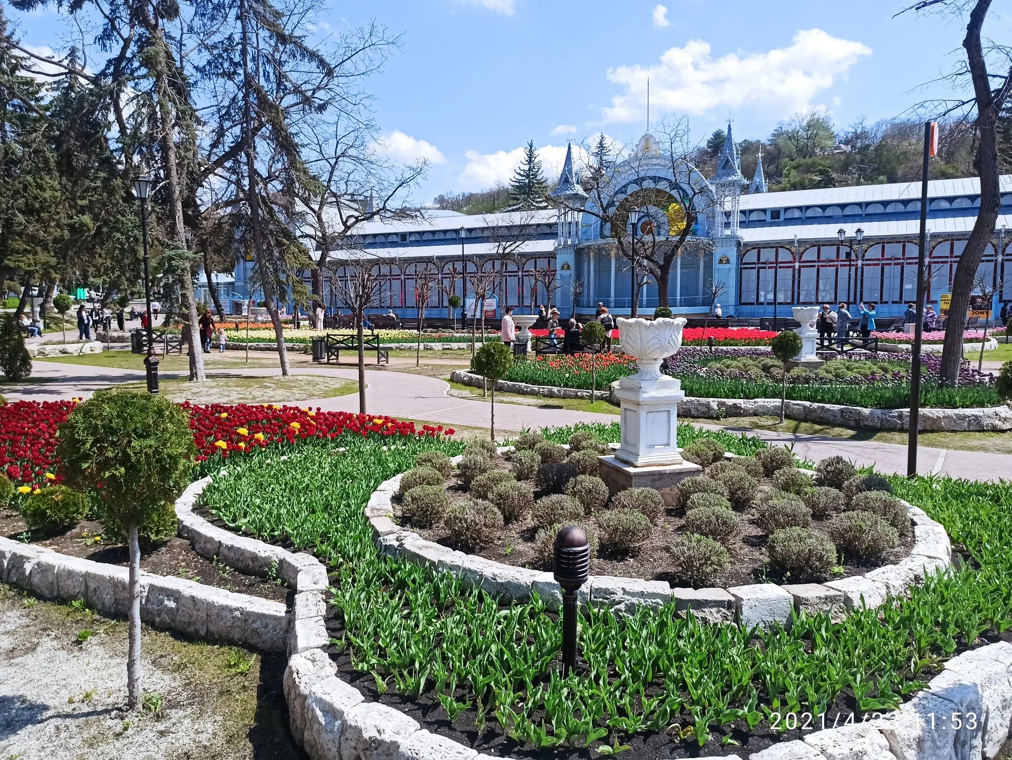 Парк александровский цветник пятигорск. Парк цветник пятигорск. Квартир цветник пятигорск. Парк цветник пятигорск. Пятигорский парк.