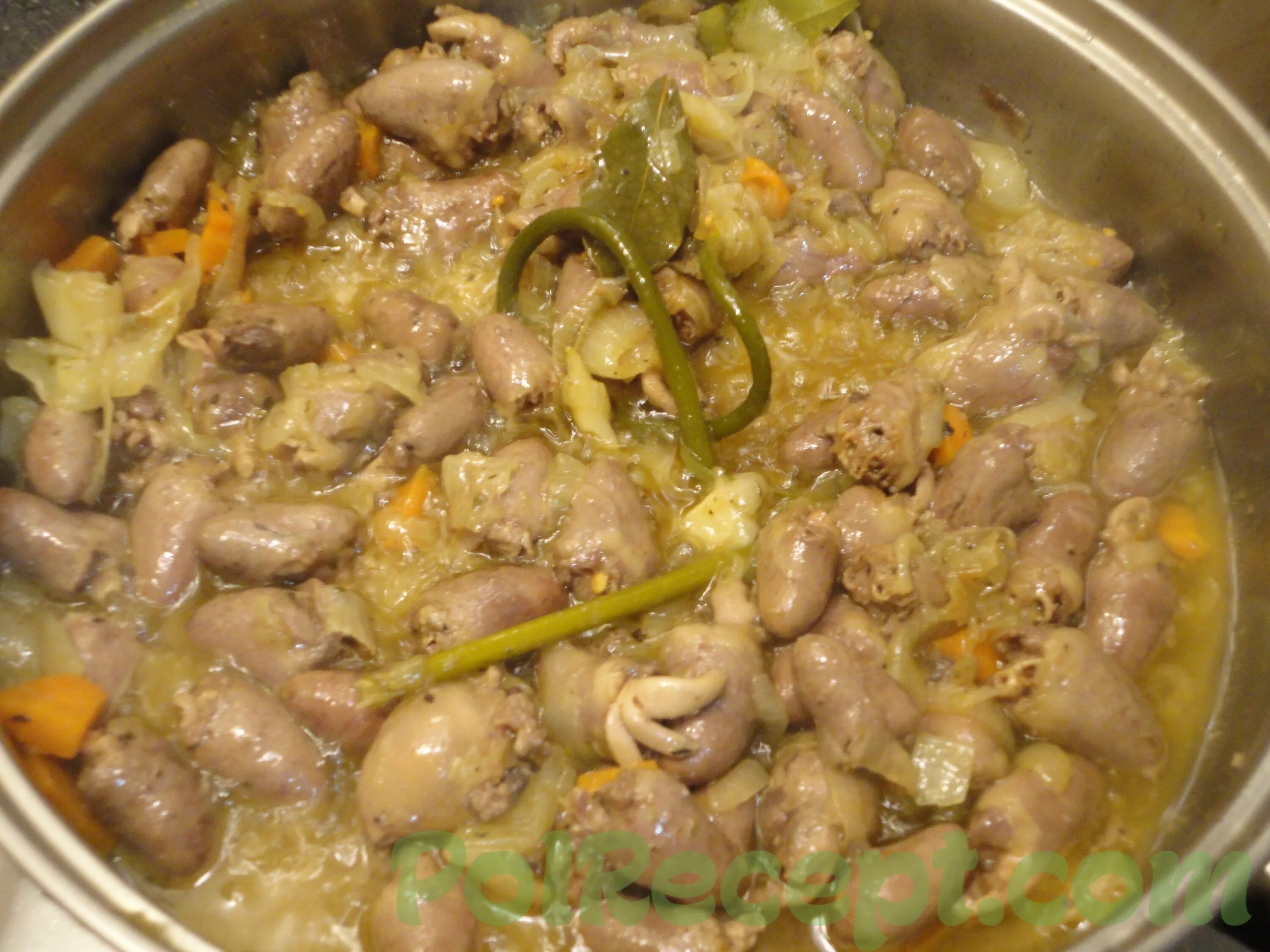 Куриные желудки тушеные в сметане. Как приготовить куриные желудки и сердечки. Сердечки куриные желудочки. Как приготовить куриные желудки и сердечки. Острые куриные желудочки.