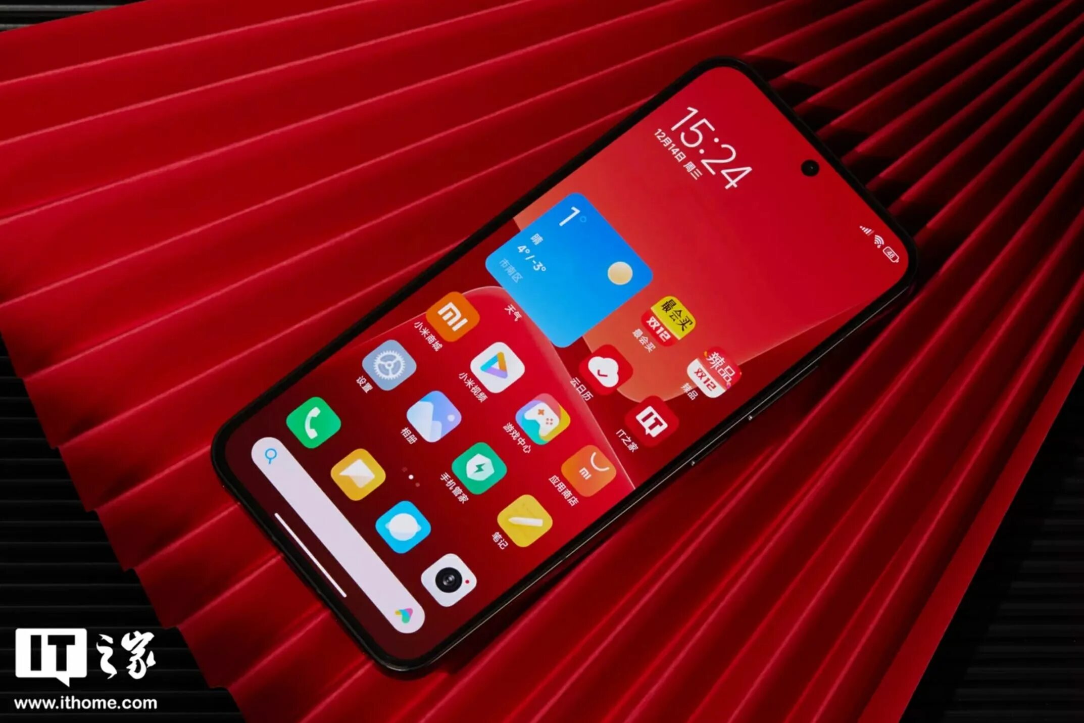 Ксиоми 13 про 512. Xiaomi 13 Red. Xiaomi 13 Pro Red. Xiaomi 13 красный. Цвет Xiaomi 13 красный.