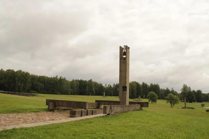 Звон хатыни. Хатынь мемориальный комплекс. Хатынь 1943. Хатынь Беларусь. Колокола Хатыни.