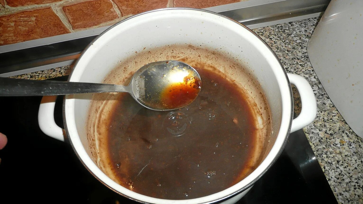 Кастрюля в кастрюле для солода. Что варят их саги. Крепкий бульон 5 букв сканворд. Можно ли варить ночью. Борщ в кастрюле.