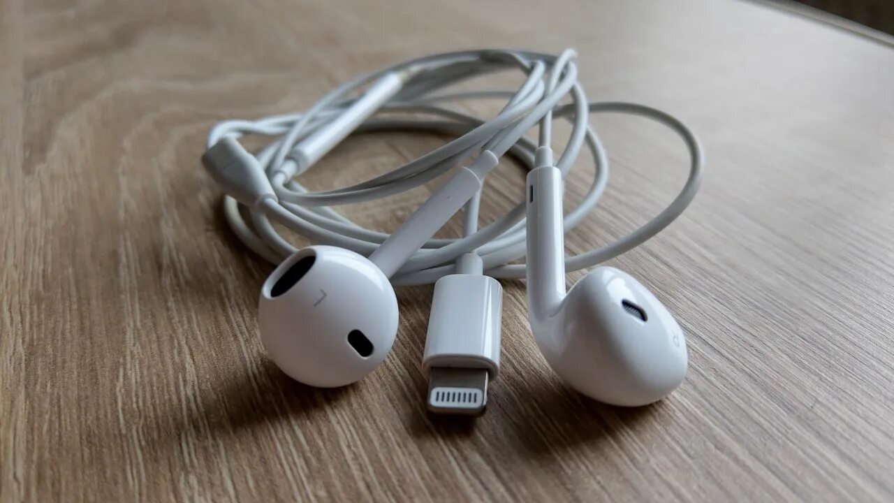 Наушники Apple Earpods Lightning. Наушники Earpods проводные Lightning. Apple Earpods Lightning оригинал. Наушники аирподс Лайтнинг. Проводные наушники для айфона 15