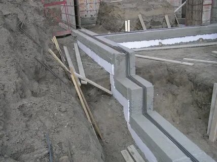 Stepped footing