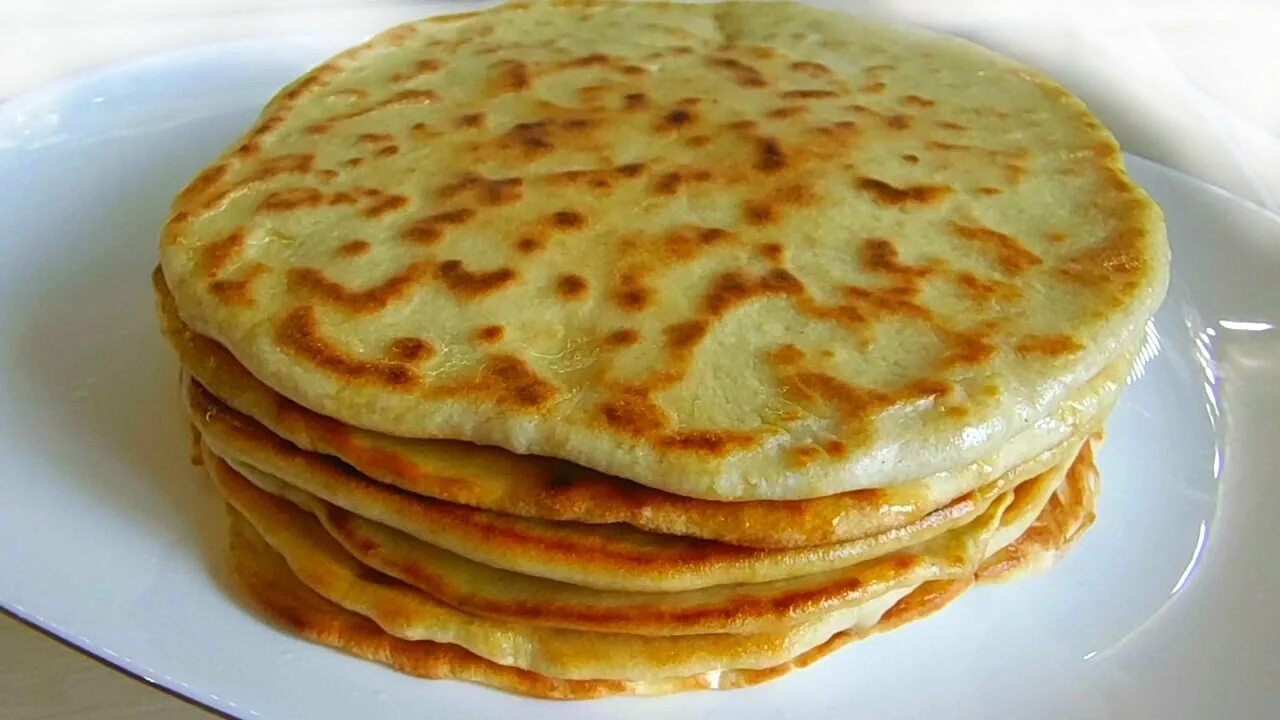 Лепешка на грудь. Рецепт лепешек на кефире без яиц. Лепешка с мясом в духовке. Завтрак из лепешки. Башкирские лепешки.