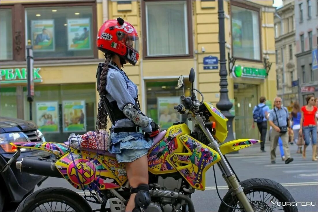 Смешной мотоциклист. Смешные мотоциклы. мотоцикл прикол. прикольный мотоциклист. прикольный байкер.