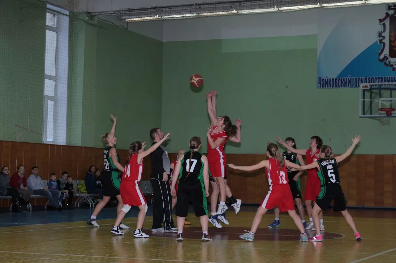 чайковский баскетбольный клуб галактика. тц командор чайковский. клубы города чайковский. ресторан метро г. набережная чайковский спортивная площадка.