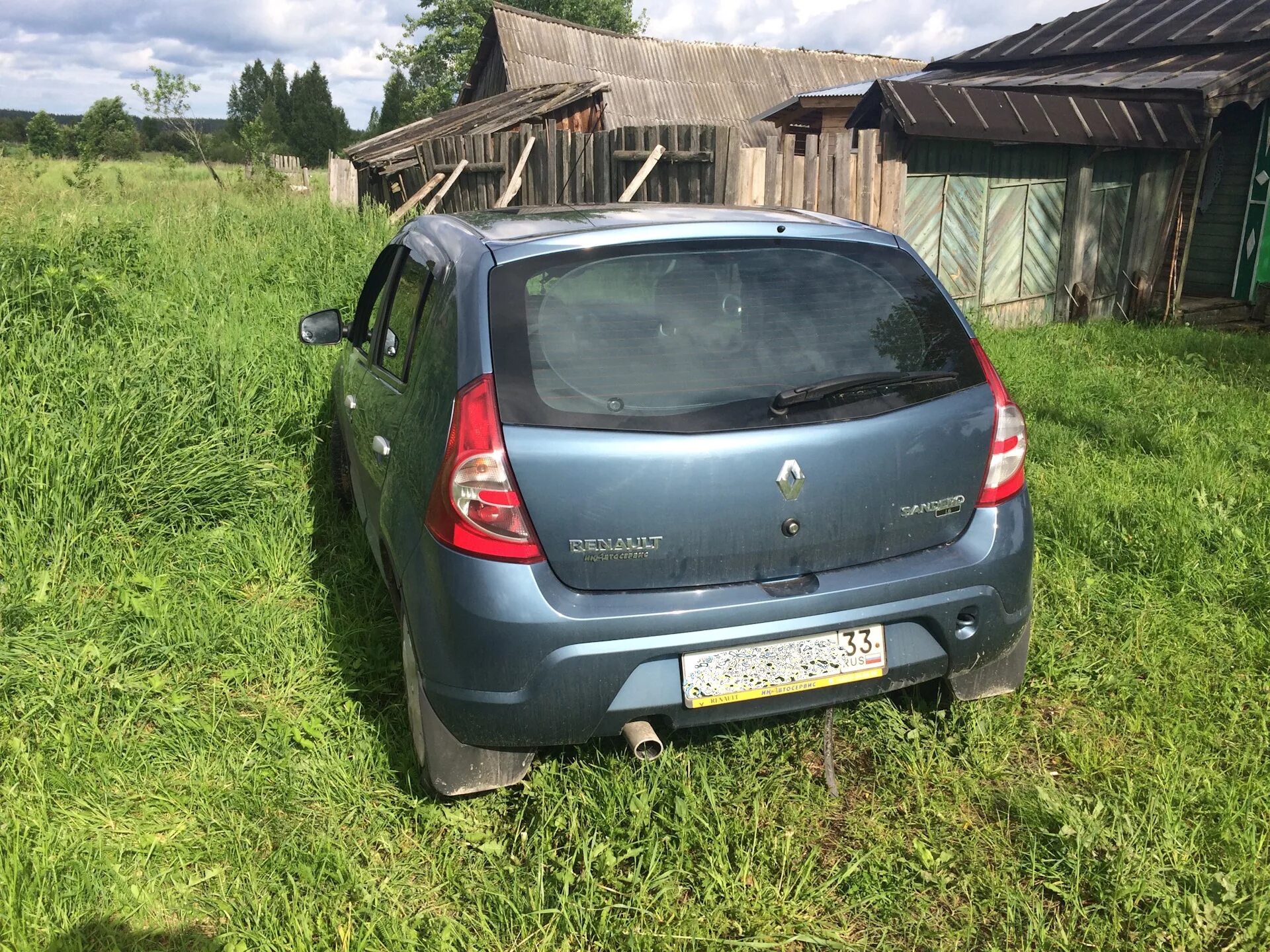 Стекла рено сандеро купить. Рено Сандеро заднее стекло. Renault Sandero Stepway 2 заднее стекло. Заднее стекло Рено Сандеро 2011.