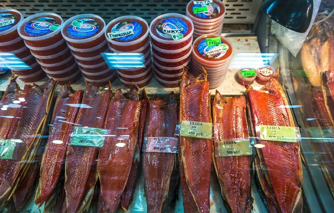 Купить рыбу в твери. Магадан рыбный рынок. Рыба в магазине. Рыбный рынок Анадырь. Рыба из Норильска.