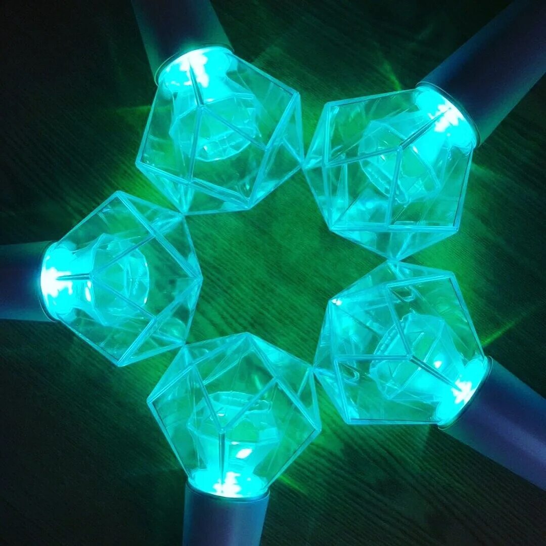 Лайтстик. Лайтстик shinee. shinee lightstick. лайтстик шайни 2025. everglow лайстик.
