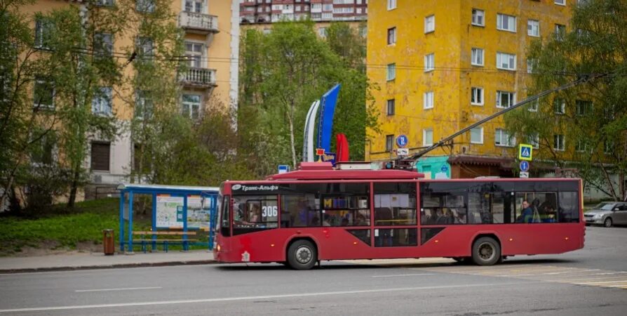 Остановки мурманск троллейбус. Троллейбус 5 Мурманск. Троллейбусы Мурманск 2023. Новый троллейбус. Парк омских троллейбусов.