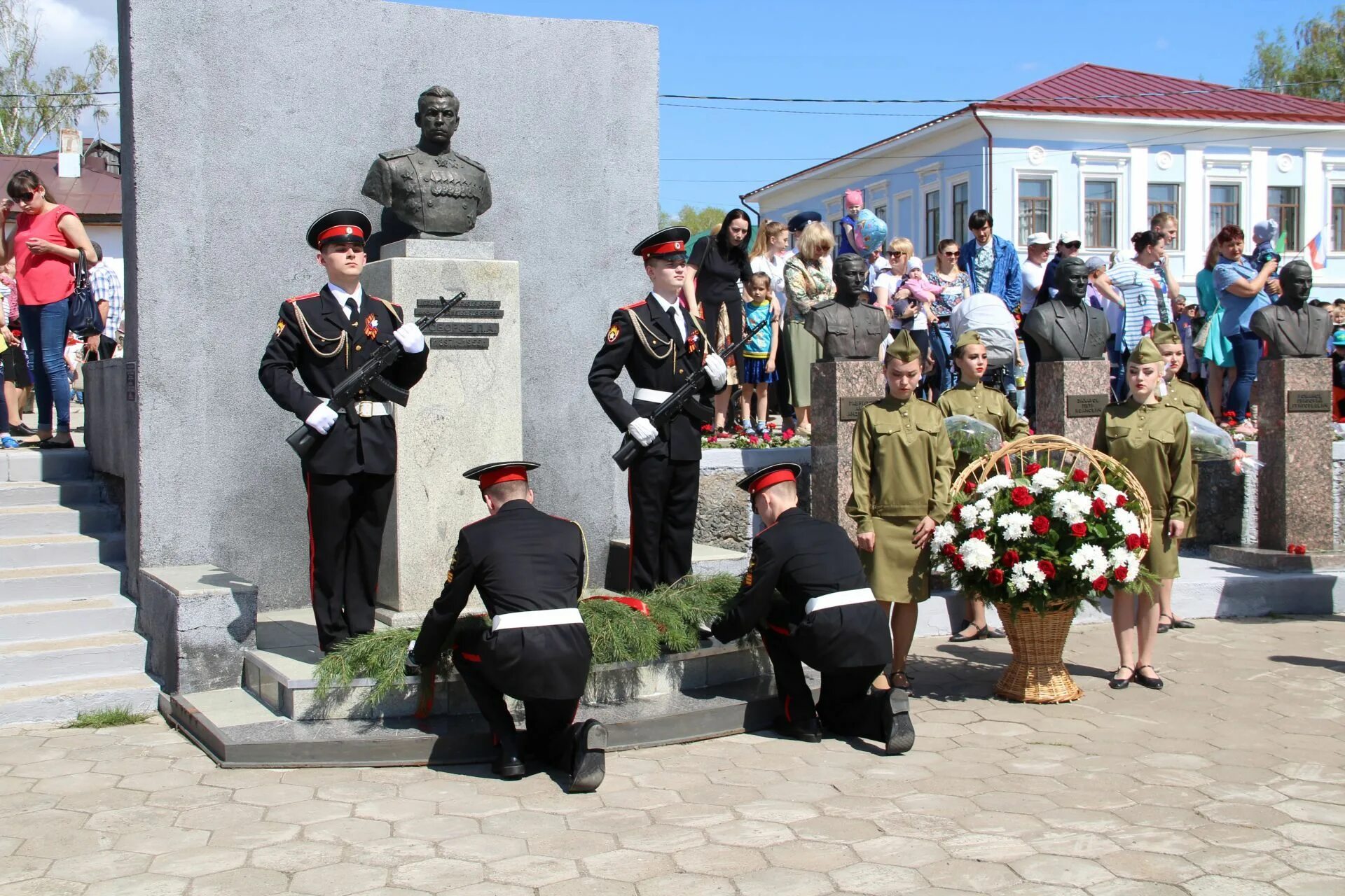 События в елабуге сегодня. Бессмертный полк Елабуга 2019. Елабуга день Победы. Елабуга 9 мая 2022. 9 Мая Елабуга 2019.