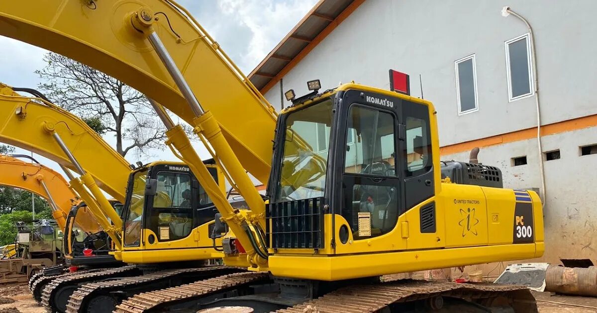 Экскаватор Комацу pc300-8mo. Экскаватор Komatsu pc300-8. Коматсу PC 2000. Экскаватор Komatsu pc300-7.