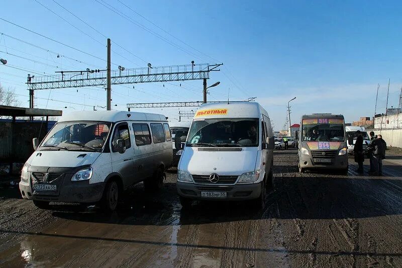 Какие автобусы ходят в омске. Газель 119. Омск газели Привокзальная площадь. Маршрутка. Маршрутная Газель Омск.