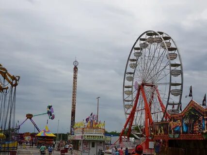 Giant Wheel and Mega Drop - panoramio.jpg.