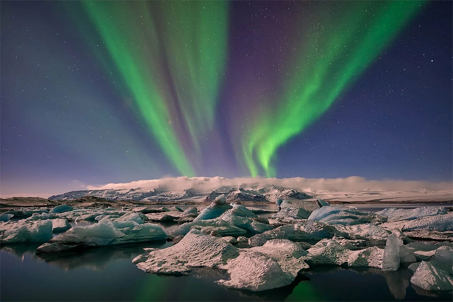 Северное сияние фото. Арктические пустыни Северное сияние. Зона арктических пустынь Северное сияние. Северное сияние в Заполярье. Арктические пустыни России Северное сияние.
