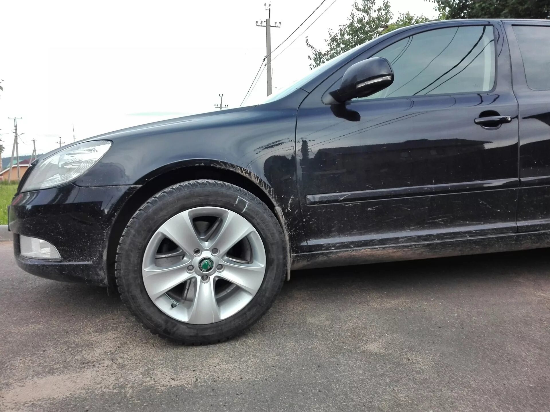 Колеса на шкоду октавию а5. Skoda Octavia a5 черная r17. Skoda Octavia a5 универсал литье. Skoda Octavia a5 диски r16.