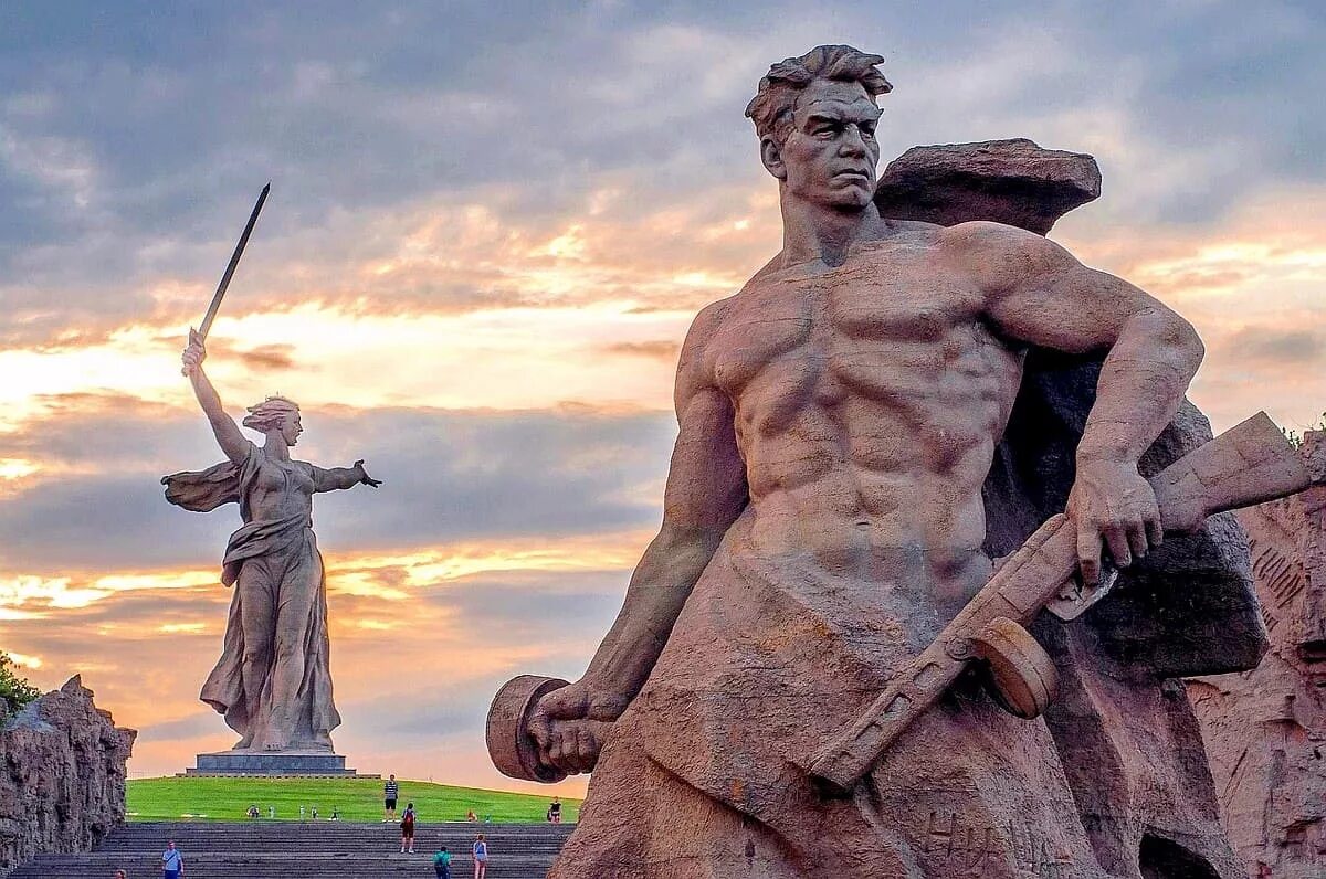 Исторические сталинград. Волгоград родина мать мамаев курган сталинградская битва. памятник мамаев курган в волгограде. сталинградская битва памятники мамаев курган. вучетич родина мать волгоград.