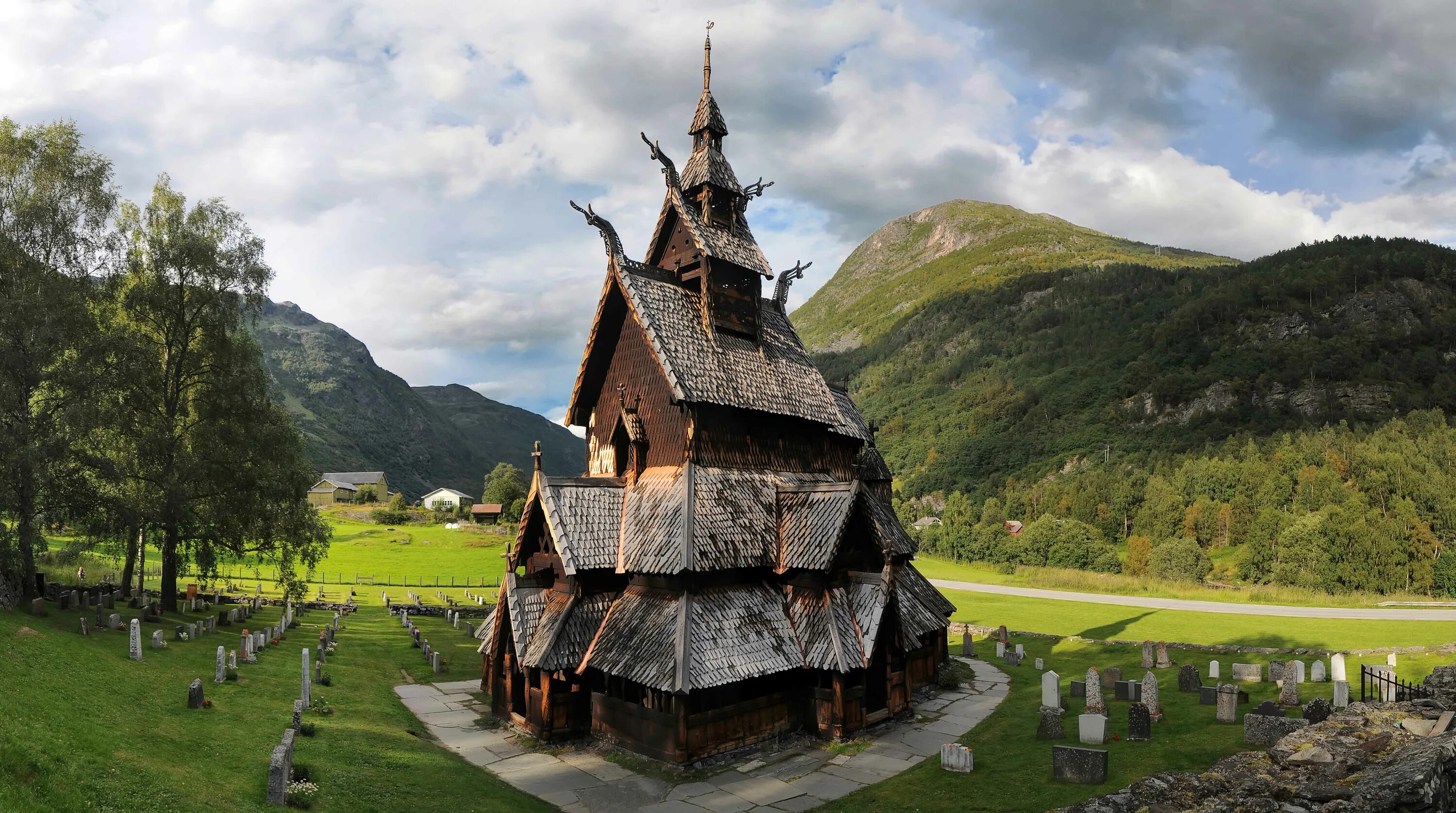 Деревянная Церковь Боргунд Норвегия. Ставкирка в Боргунне Норвегия. Церковь в Боргунде, Норвегия 1150. Церковь викингов в Норвегии.