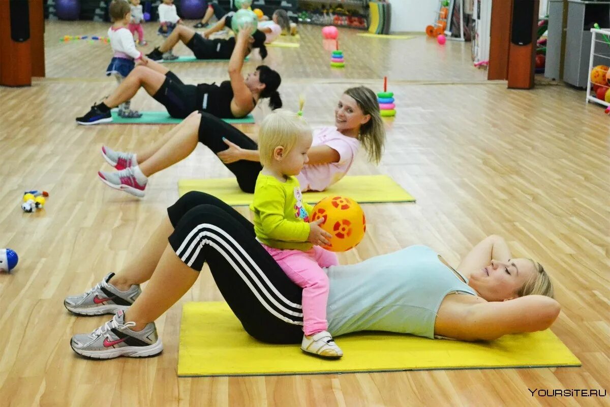 Детский тренинг. Детский фитнес. Спортивные занятия для детей. Фитнес с малышом. Занятие детей фитнесом.