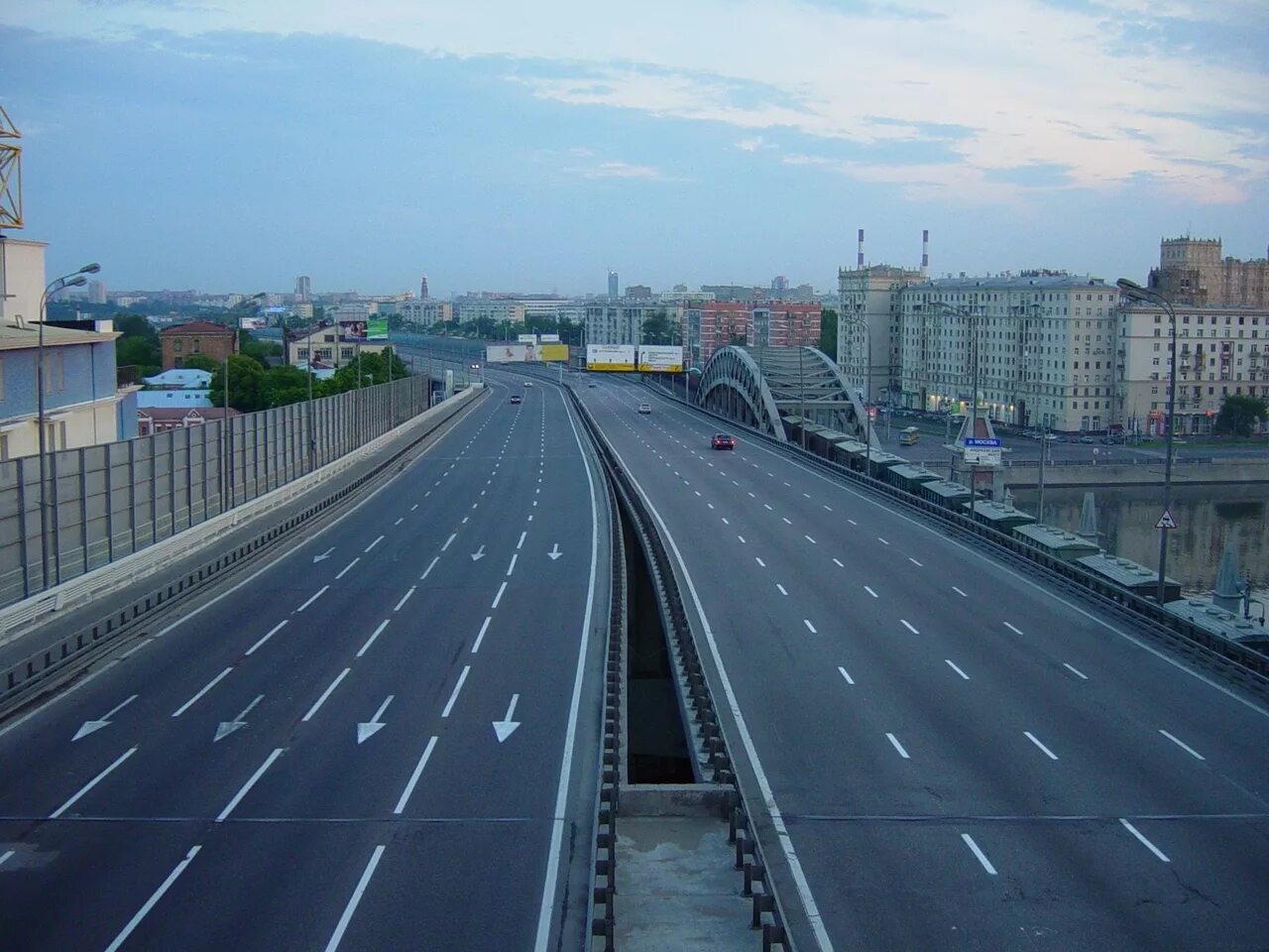 Самый длинный город город дорога. МКАД магистраль. Москва дорога. Московские дороги. Дорога в городе Москва.