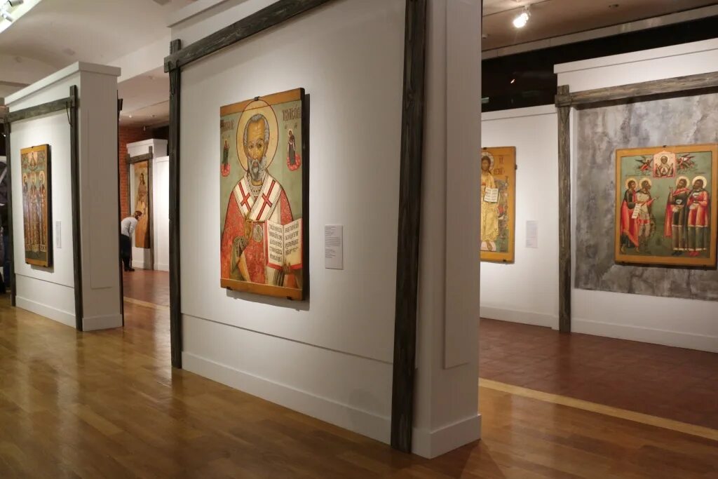 Зал древнерусского искусства третьяковская галерея. Выставка икон в музее. Иконы григория лепса выставка. Краеведческий музей звенигород. Звенигородский историко-архитектурный и художественный музей.