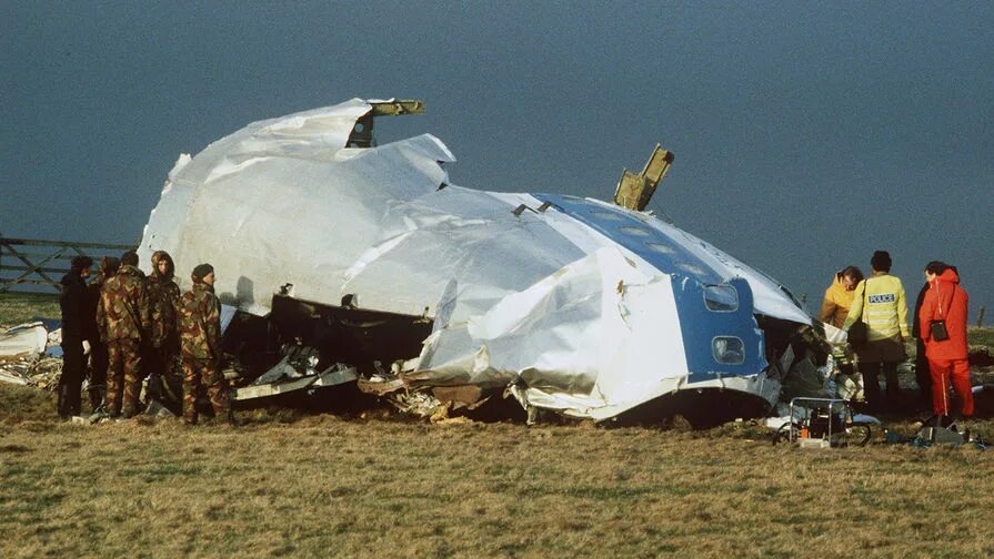 Авиакатастрофа боинг 747. Взрыв boeing 747 над локерби. авиакатастрофы боинг 747 над локерби. катастрофа боинг 747 над локерби. катастрофа boeing 747 над локерби.