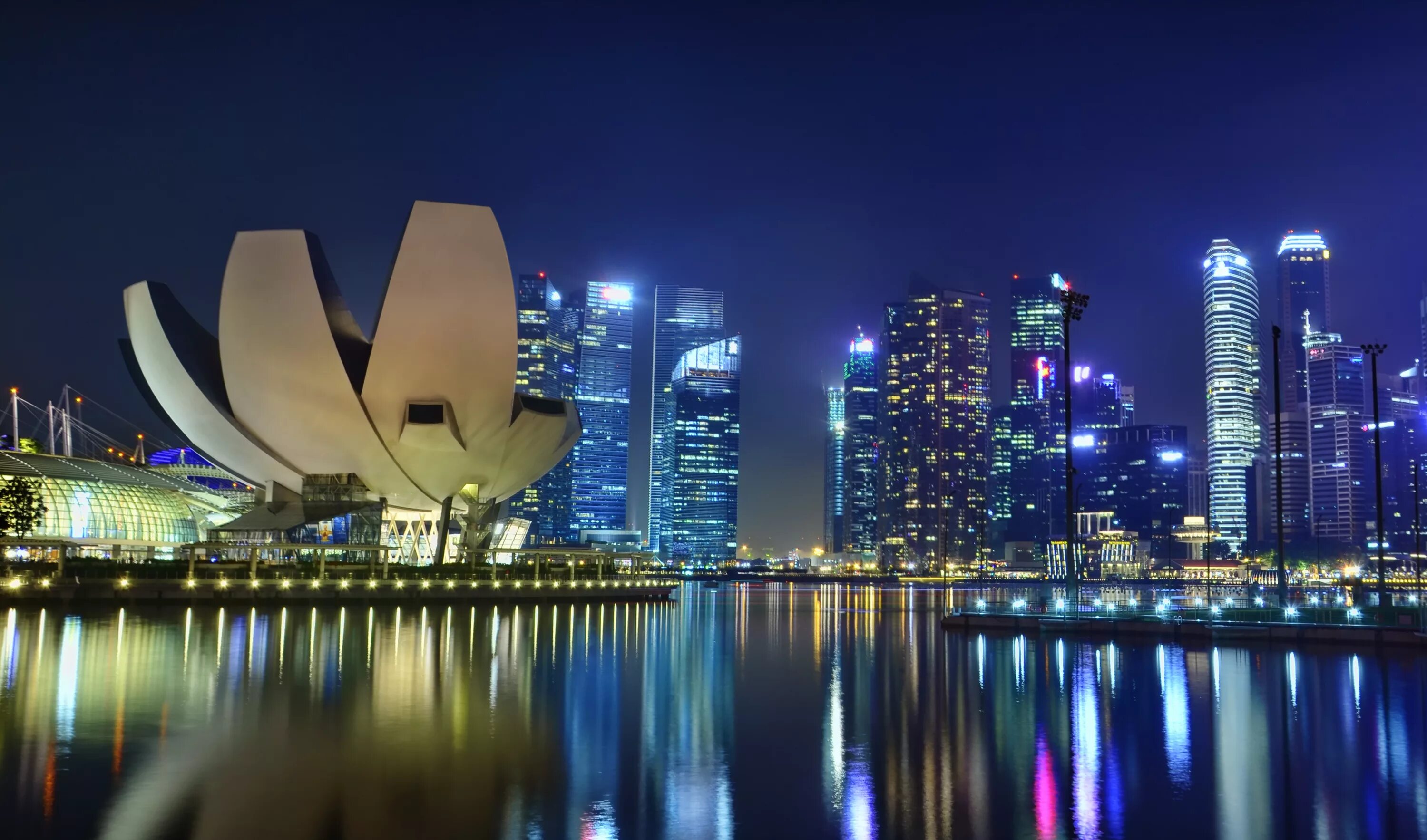 Сингапур город. Богатый китаец. Почему сингапур богатая. Сингапур достопримечательности. Сингапур самая богатая страна в мире.