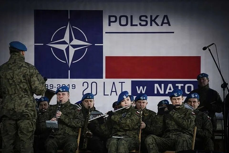 300 тысяч нато в польше. Польша НАТО. Польша НАТО Россия. Польша вступила в НАТО. База НАТО В Польше.