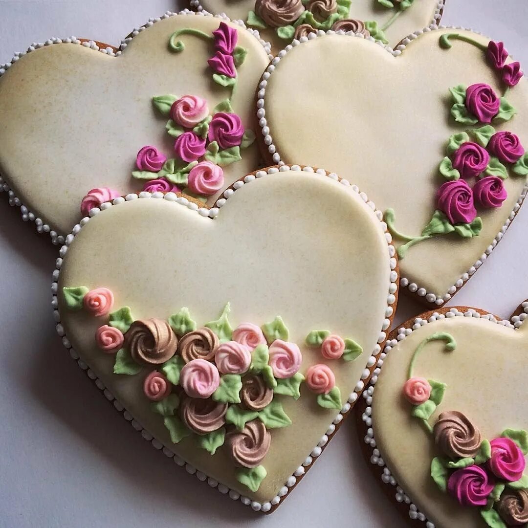 имбирные пряники с глазурью. красивые имбирные пряники. имбирное печенье. имбирные пряники с белой глазурью. глазурь своими руками.