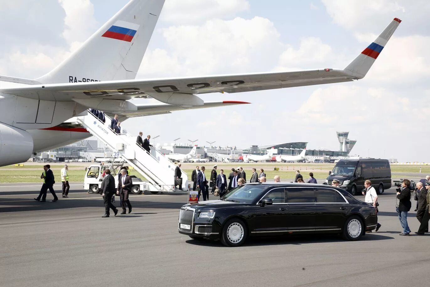 Борт 1 какой самолет. Самолет путина ил 96. ил-96 президентский борт. борт 1 президента россии. ил-96 президентский салон.