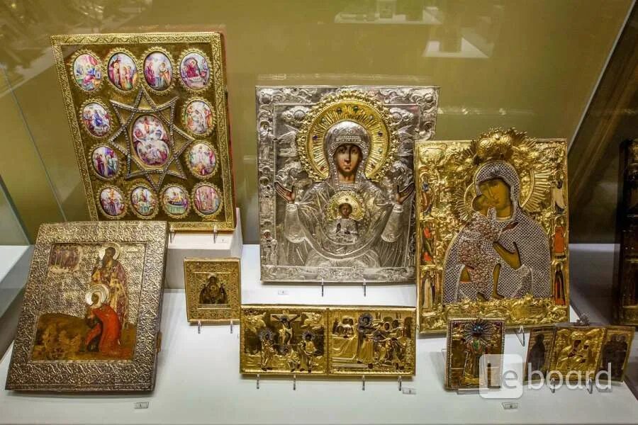 Старинные золотые иконы. Иконы 18 века и их стоимость. Антиквариат иконы старинные. Иконы антиквариат. Скупка икон липецк.