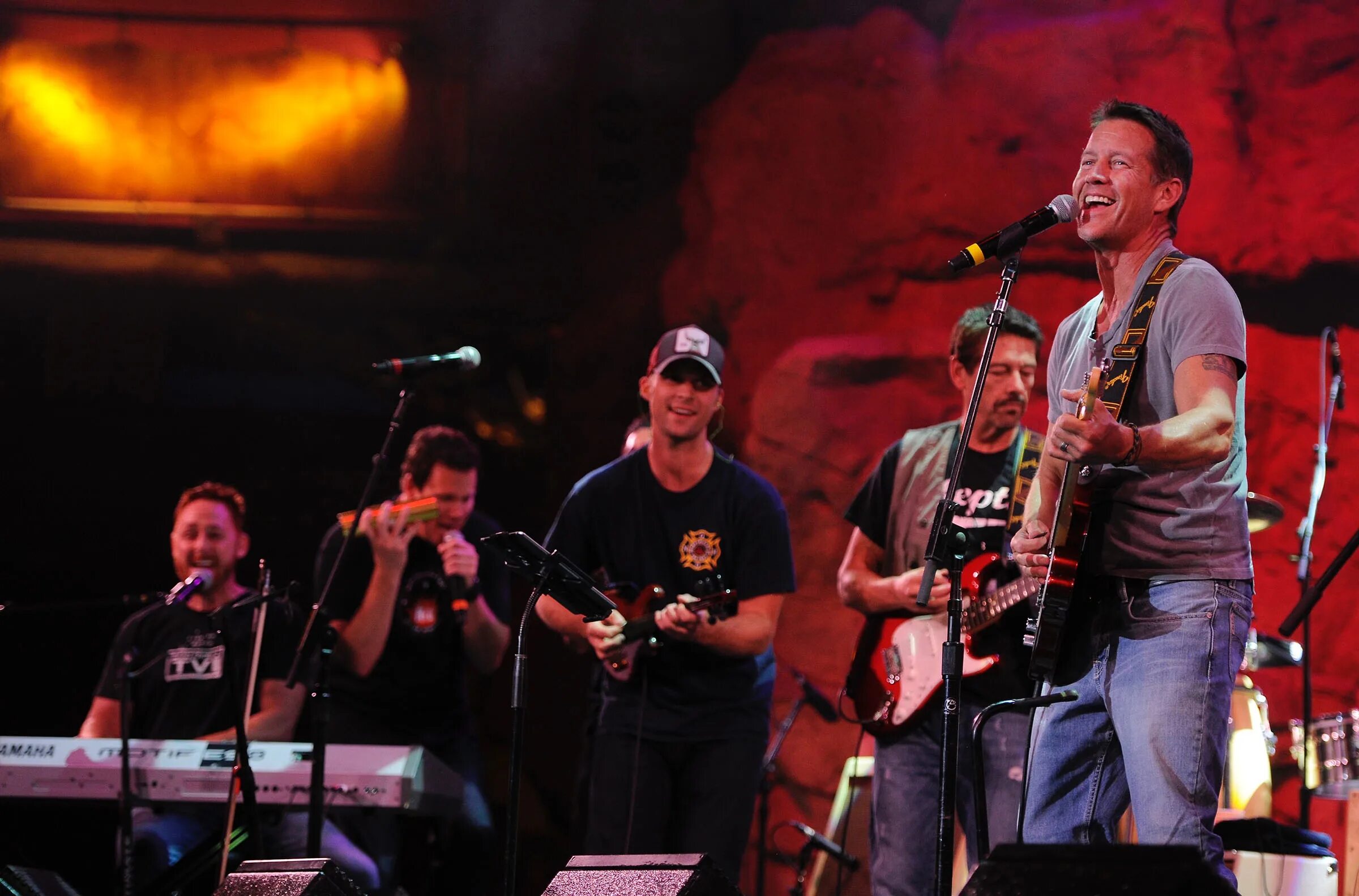 Hugh laurie band. Television группа. 2005 we're only in it for the spacerock. Band from. Band from tv участники.