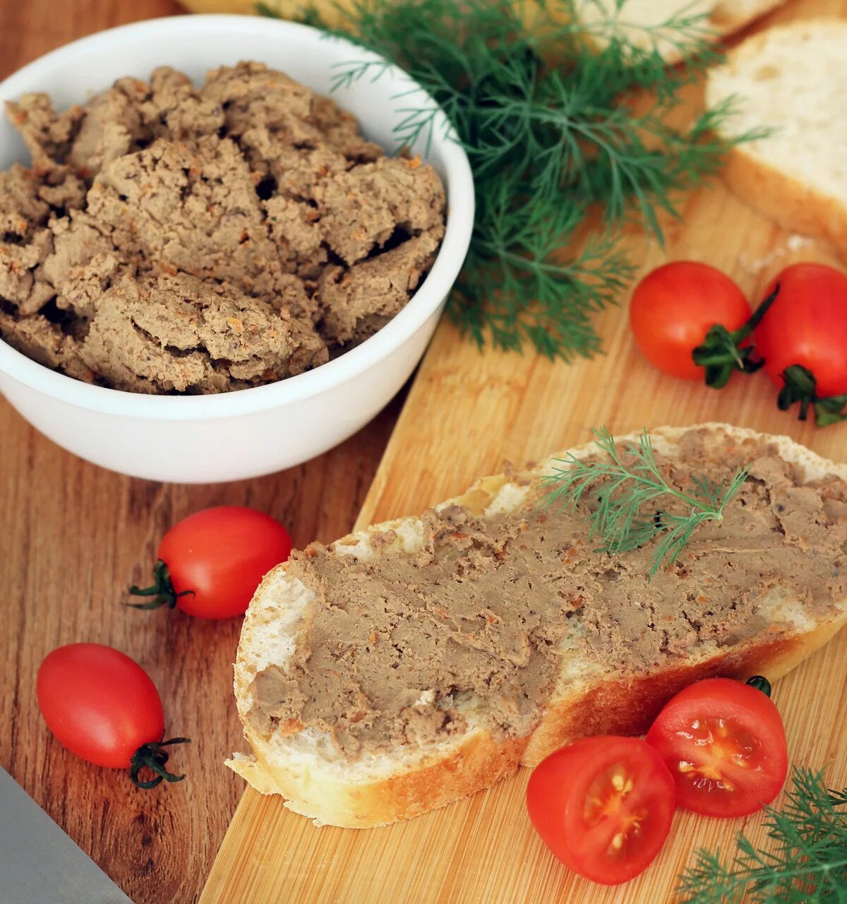 Рецепт паштета из печени курицы. Паштет из куриной печени с морковью. домашний паштет из куриной печени. куриный паштет из печени. домашний куриный паштет из печени.
